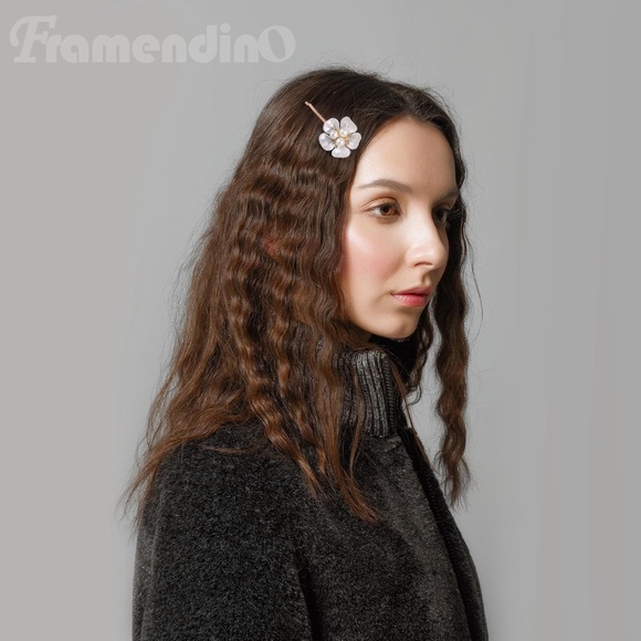 Set of 2 extra small pearl flower French barrettes - Picture 5 of 7